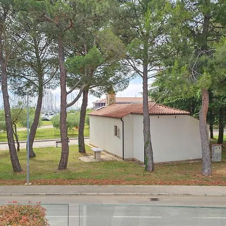 Nicoletta Lux Novigrad Istria