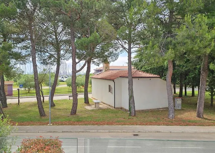 Nicoletta Lux Novigrad Istria